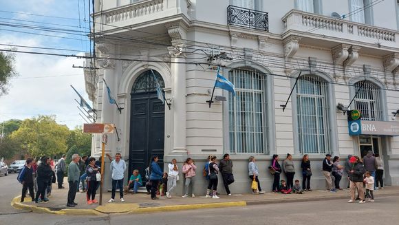 Banco de la Nación otorga créditos a jubilados de Anses de hasta 15 millones de pesos
