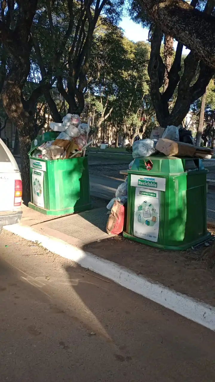 contenedores plaza constitución radicales