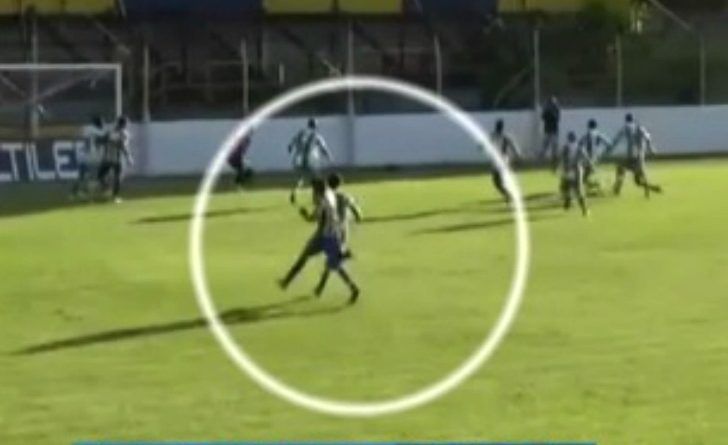 Video: Cobarde agresión de un jugador de Dock Sud en el ascenso