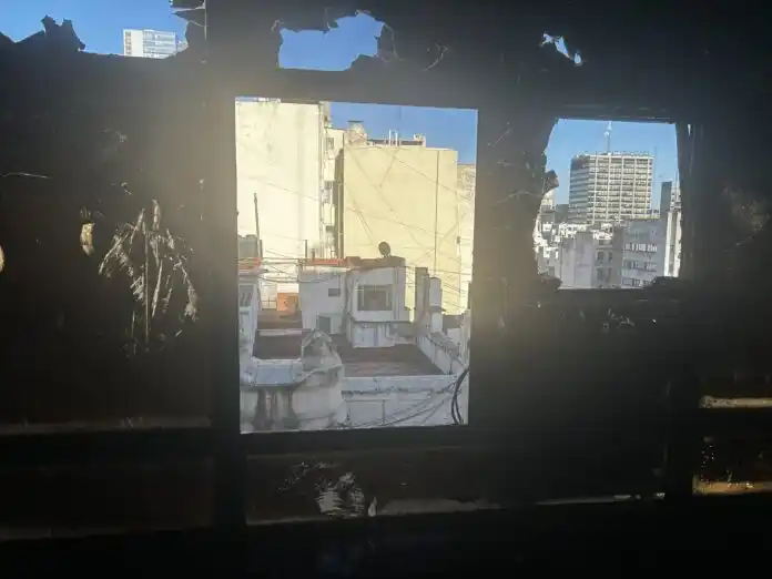 Se incendió la redacción de la revista Anfibia: “La destrucción es total”
