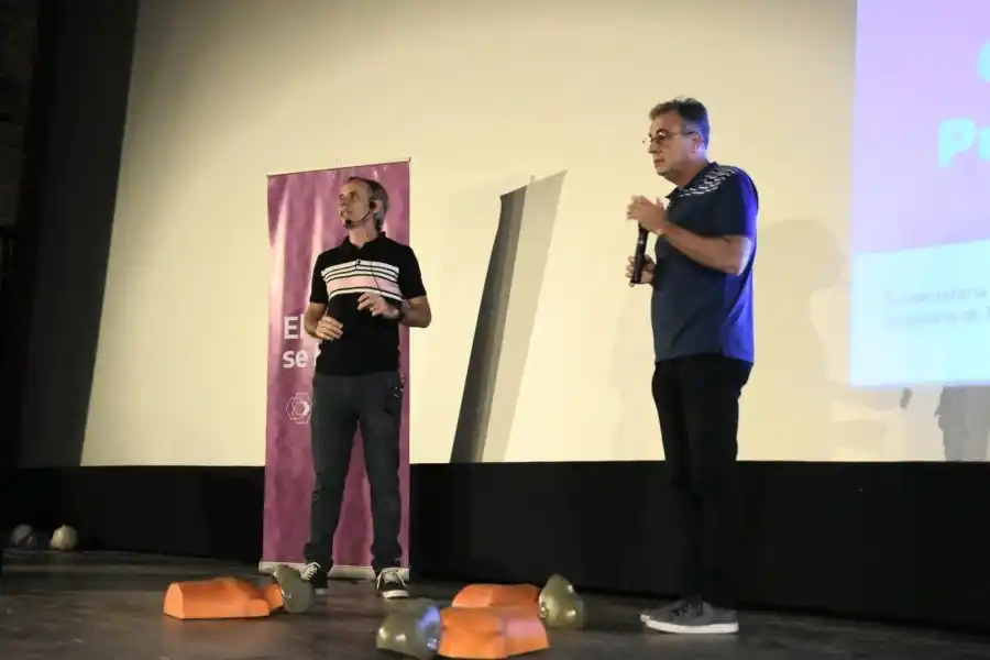 La Municipalidad de Rafaela realizó el primer curso y capacitación en Reanimación Cardiopulmonar (RCP) y Primeros Auxilios. Castellano habló en la apertura de la jornada