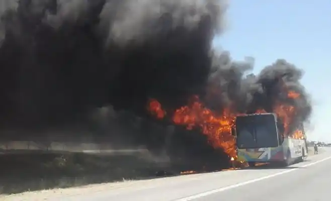 Incendio de un Chevallier a la altura de Campana