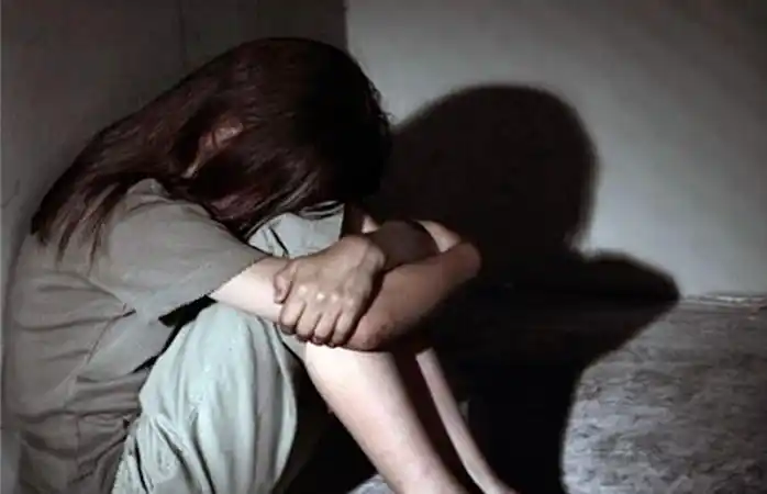 Niña de 12 años embarazada por su padre dará el bebé en adopción