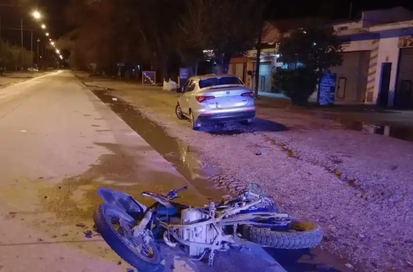 Motociclista alcoholizado chocó con un remis