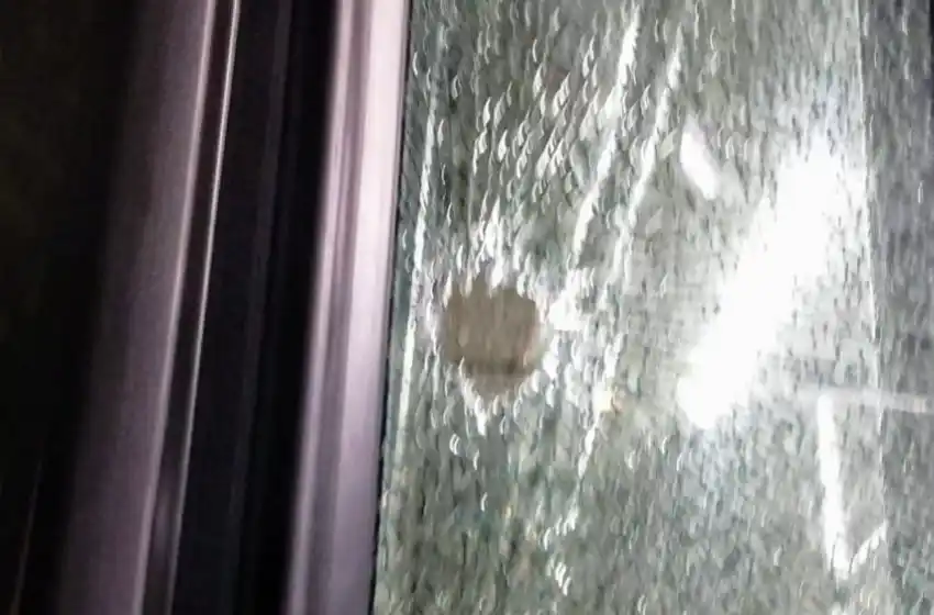 Por la ola de ataques y amenazas en Rosario, los colectiveros lanzaron un paro para este martes y los taxistas pararán hasta las 6 de la mañana