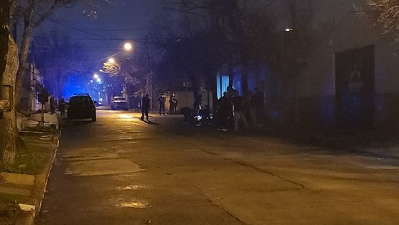 Fuerte movimiento policial en barrio Villa del Parque por múltiples detonaciones de arma de fuego