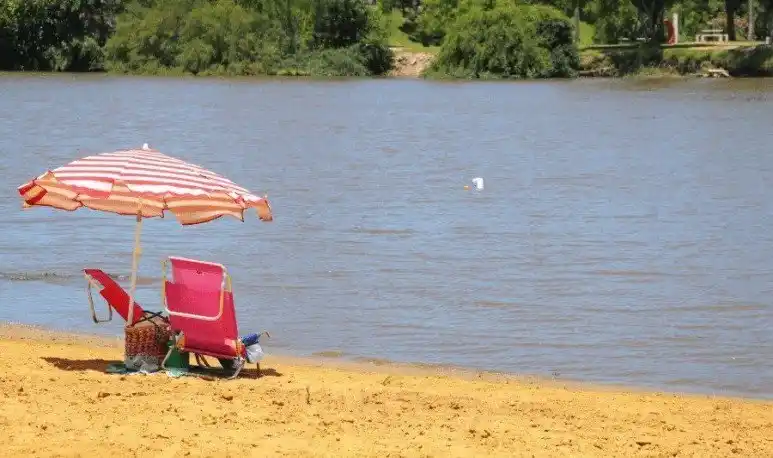 Pronostican otra jornada agobiante y con térmicas superiores a los 42 grados en la ciudad