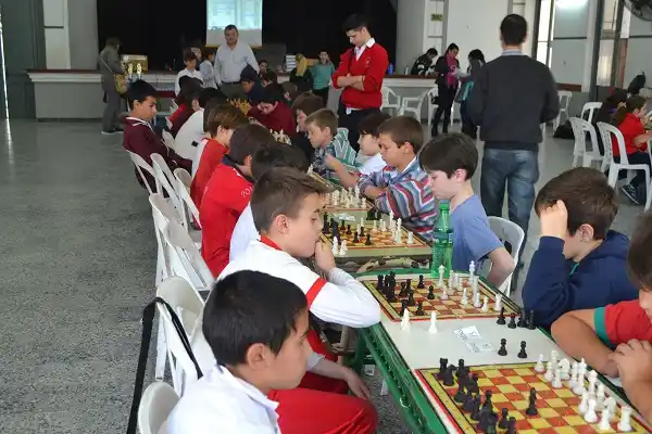 El interescolar de ajedrez en la Rocamora marca el crecimiento del deporte 
