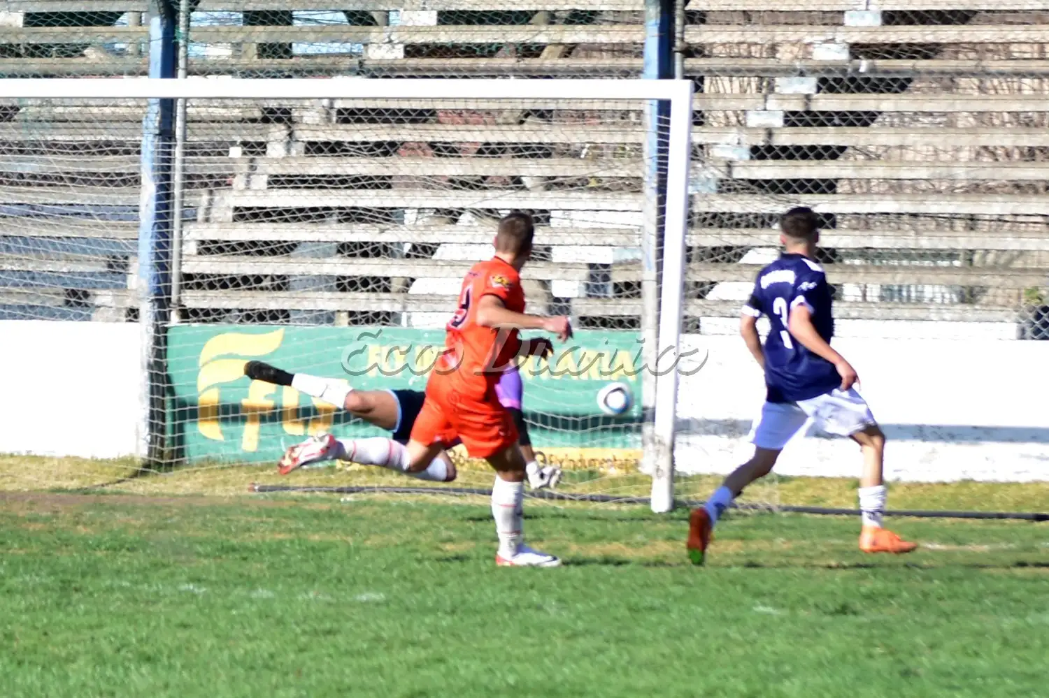 El gol anotado por Fernando Montes, para el 1-0 parcial sobre Rivadavia