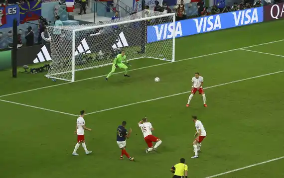 Francia, a cuartos de la mano de un estelar Mbappé