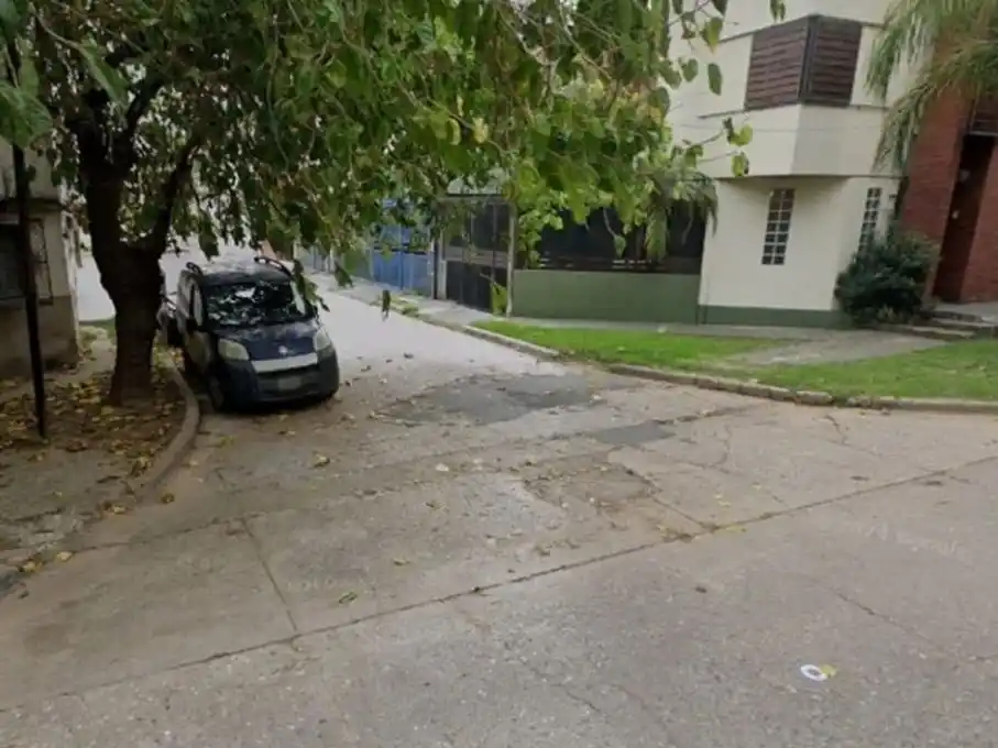 Por el momento, no hay detenidos y los investigadores rastrean las cámaras de la zona.