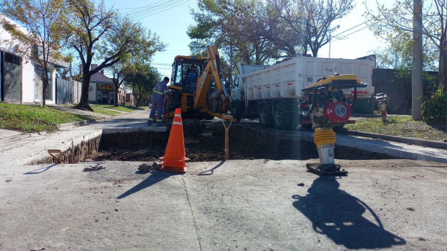 Avellaneda: avanzan con el plan de bacheo en Calle 18