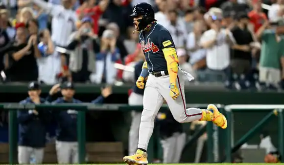 ¡ESTÁ VOLANDO! Ronald Acuña Jr. lo vuelve a hacer y conquista el 40-40