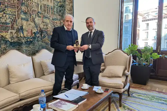 Javier Gastón se reunió con autoridades del Ministerio de Asuntos Exteriores español