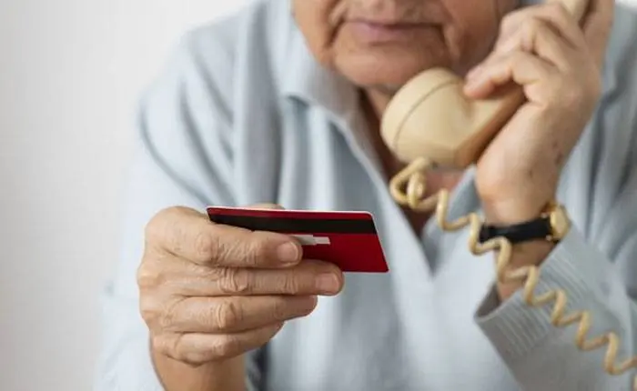Buscan evitar posibles estafas telefónicas  a adultos mayores