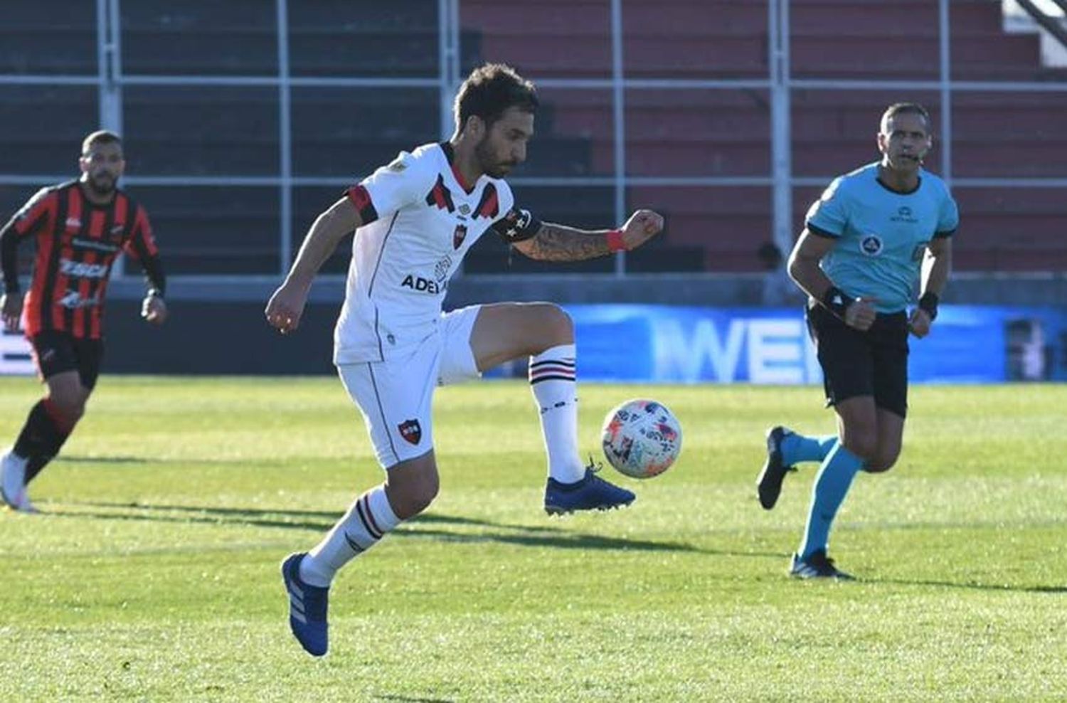 Newell’s igualó sin goles ante Patronato y no pudo trepar a la cima del campeonato