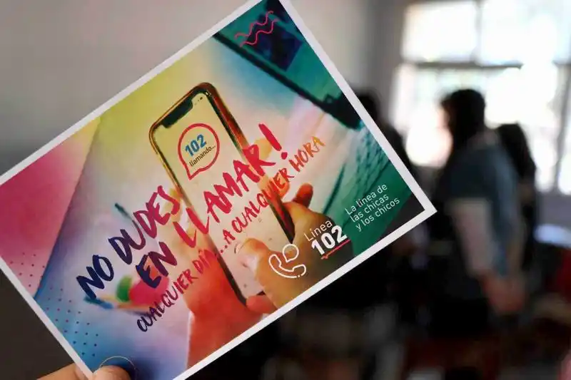 Línea 102: una herramienta de protección 
Y asistencia para niños y adolescentes