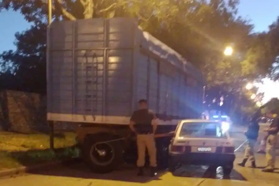 Personal de la Guardia Urbana, detectó un automovilista que estaba conduciendo contramano por las calles Casabella y Pringles.