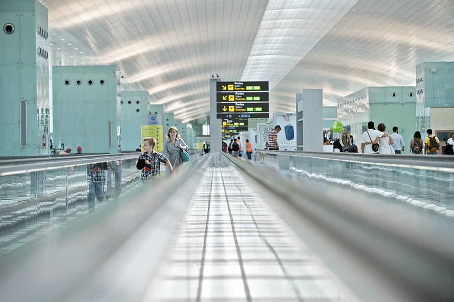 Se habilitó la nueva sala de control de pasaportes en el Aeropuerto de Barcelona