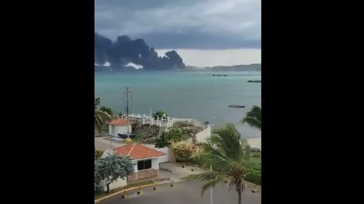 BUQUE QUE SURTÍA COMBUSTIBLE se incendió en llenadero de la refinería de Puerto La Cruz: ya fue controlado