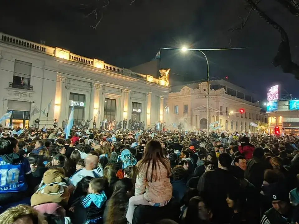 Una multitud celebró en Tandil la victoria ante Inglaterra y el pase a la final del Mundial 2026