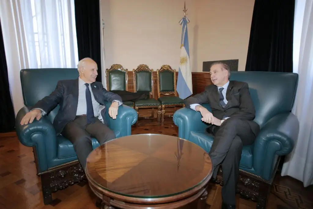 Lavagna retomó el diálogo con Alternativa Federal y mantiene viva a la tercera opción