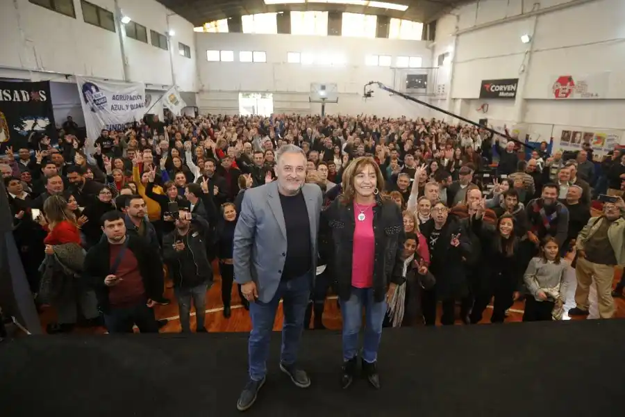 Lewandowski, en un multitudinario acto: "Estamos comprometidos de representar algo tan grande como la Provincia de Santa Fe" 