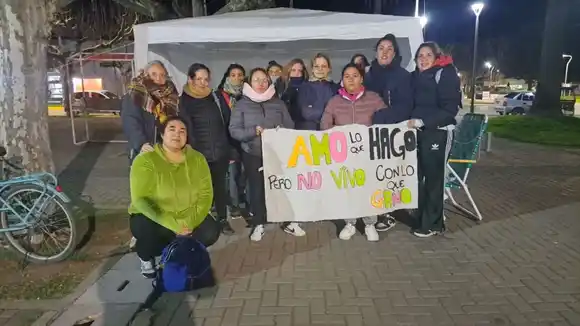 Enfermeras de Bolívar durmieron frente al Municipio en protesta por sus salarios: "Queremos ser escuchadas"