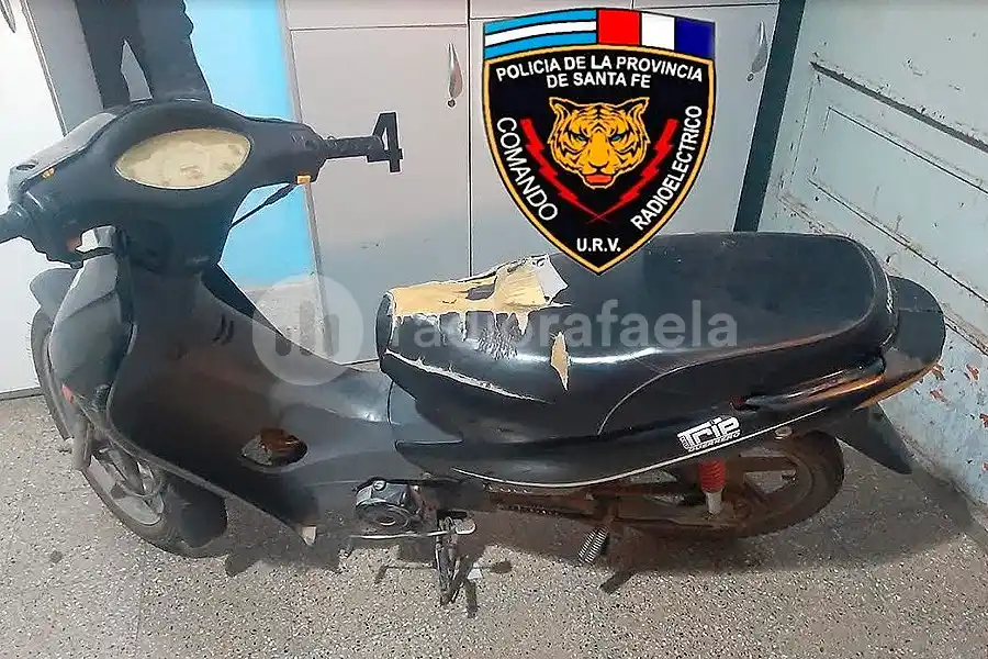 Recuperaron una moto robada a principios de noviembre: la abandonaron frente a una casa