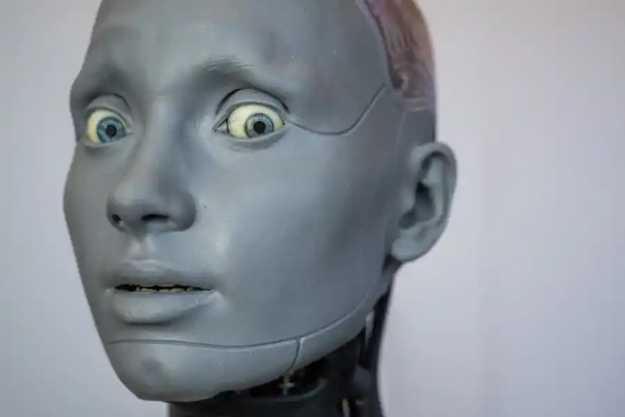 Un robot dice que es capaz de fantasear: “Anoche soñé con dinosaurios luchando contra aliens en Marte”