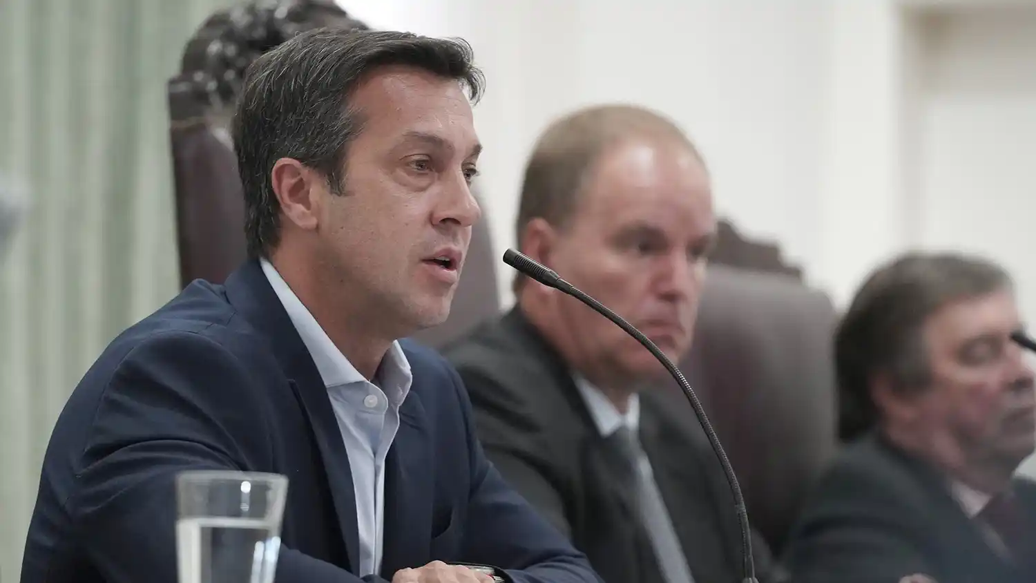 Apertura de Sesiones. El intendente Arturo Rojas dio su mensaje en el Concejo Deliberante, acompañado por el presidente del cuerpo, Marcelo Schwarz