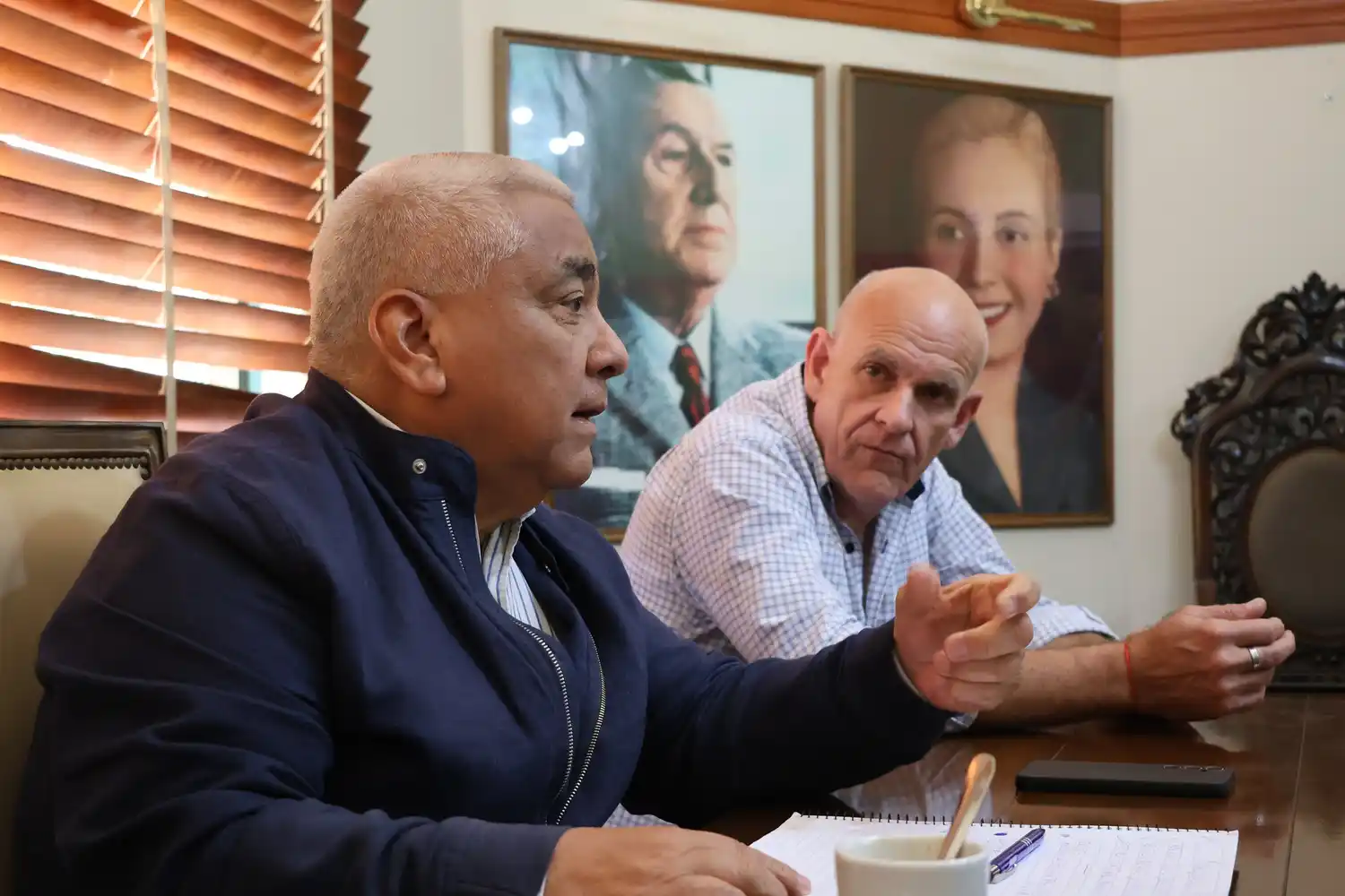 El intendente Salazar y el secretario de Economía, Borgo.