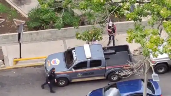 Se llevaron detenida a la reconocida periodista de entretenimiento Carmela Longo (VIDEO)