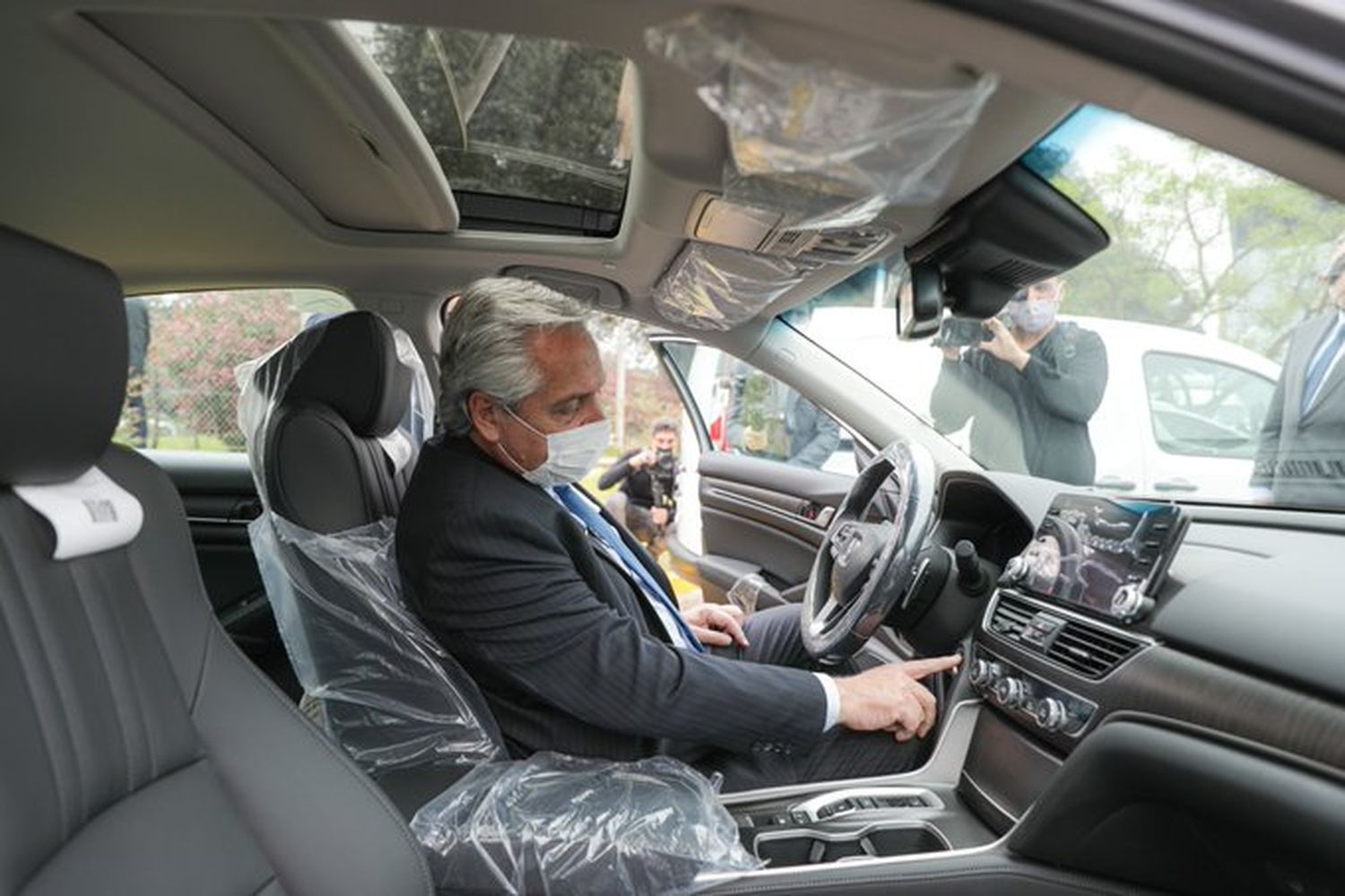 Tras el blooper del 2021, Alberto Fernández recorre la planta automotriz de Honda en Campana