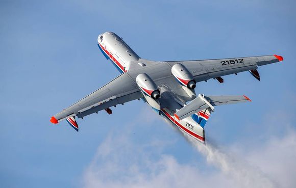 Grecia: Un Beriev Be-200 realizó mas de 30 vuelos combatiendo incendios