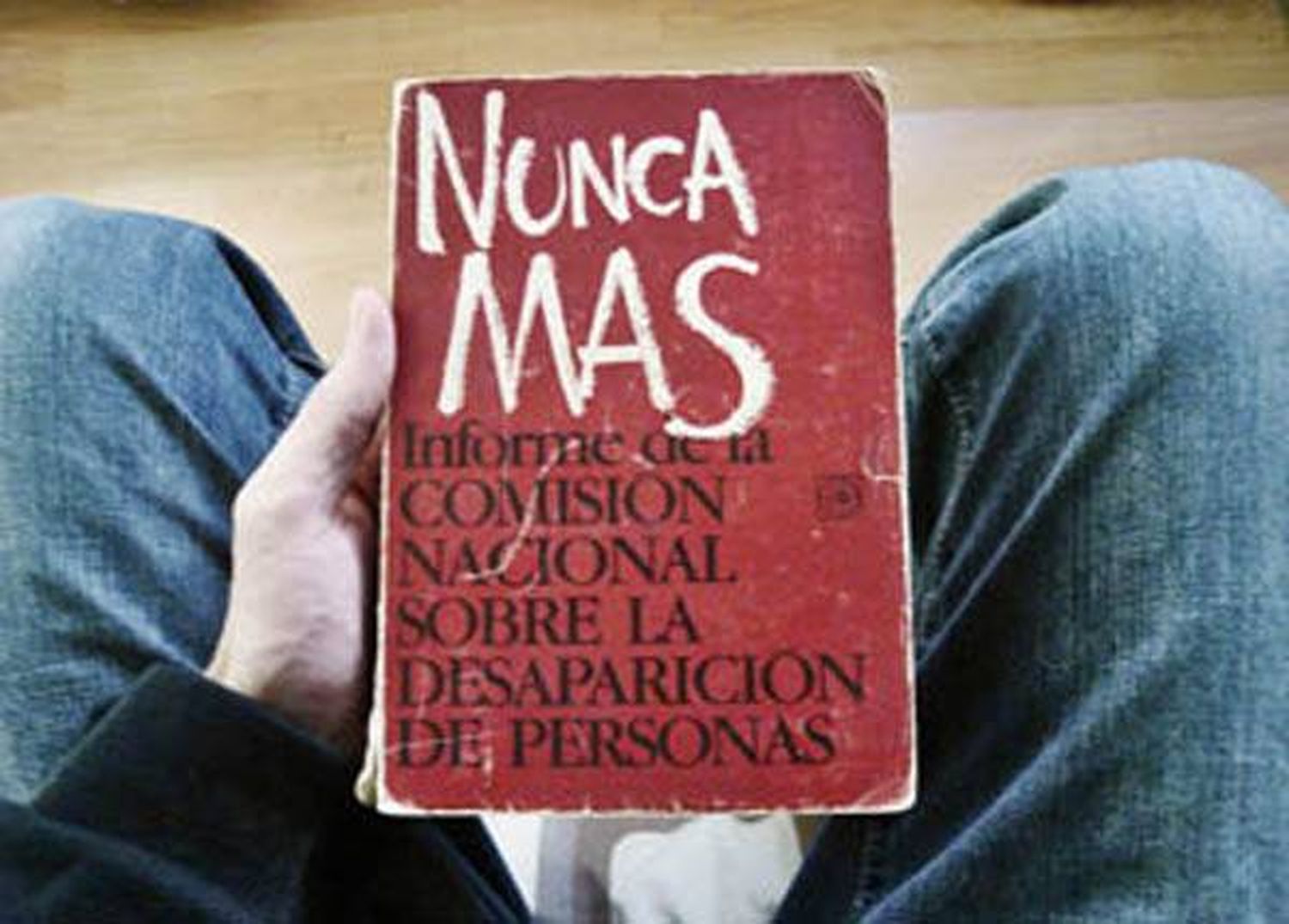 �SLa memoria debe  ser sustento en una  sociedad que decidió por la Democracia⬝