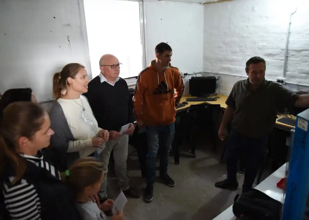 Inauguración del Centro Municipal de Formación en Oficios y Tecnología en Crespo