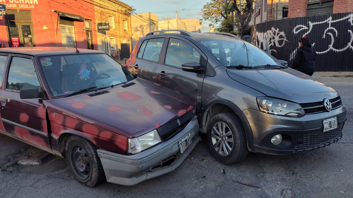 Choque entre dos autos en 9 de Julio y Pellegrini
