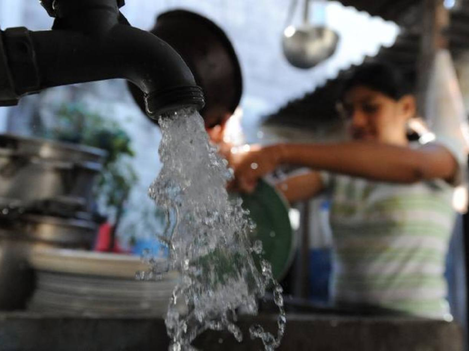 Cada sanfrancisqueño utiliza 250 litros de agua por día, 150% más de lo recomendado