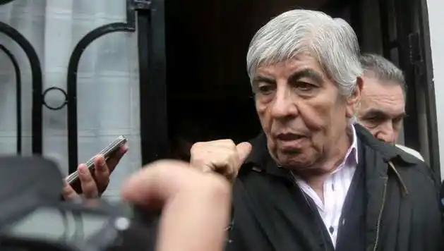 La justicia laboral dictó un embargo preventivo de más de mil millones de pesos contra Camioneros