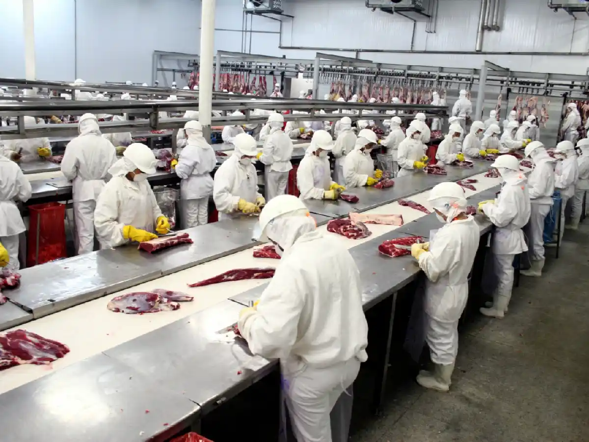 Trabajadores de la carne acordaron un aumento salarial del 30%