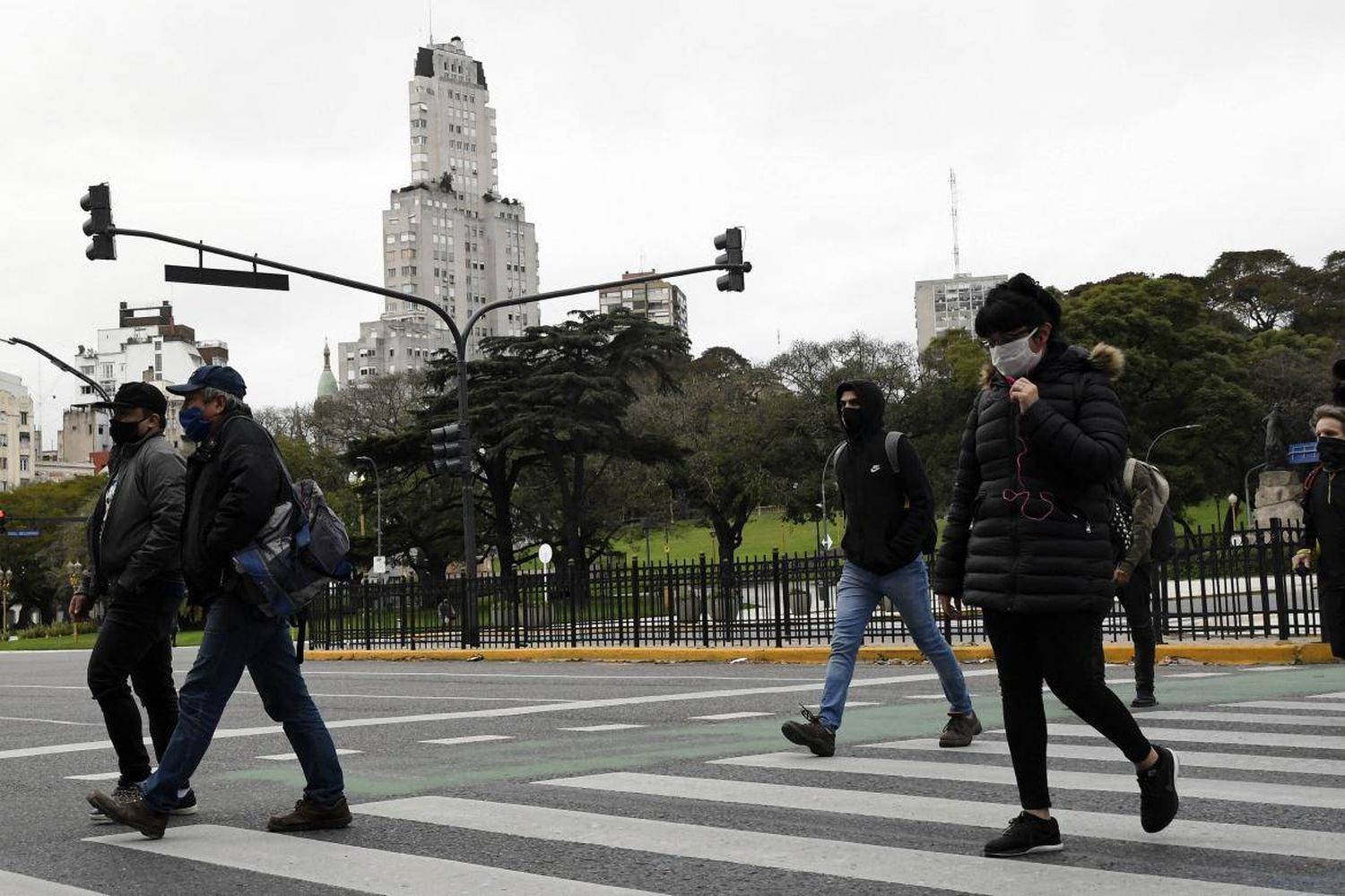 Confirmaron 2.606 nuevos casos y 34 muertes en un día