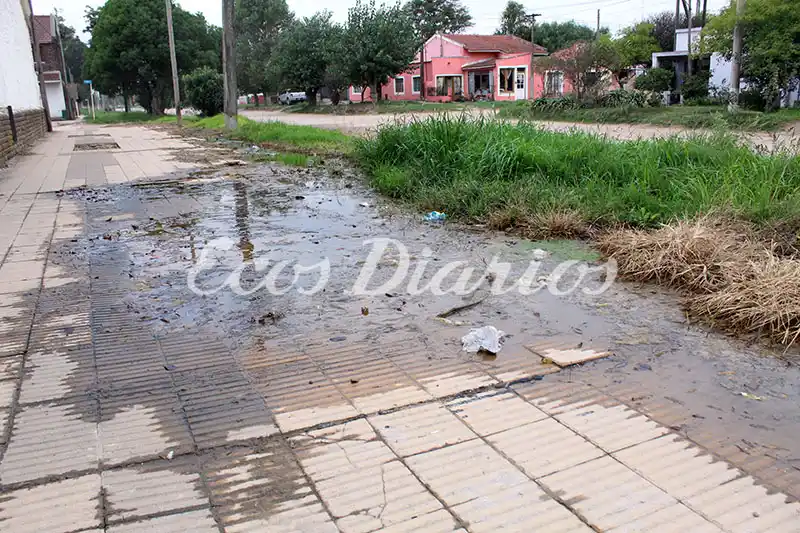 Un verdadero problema, la pérdida de agua en las calles