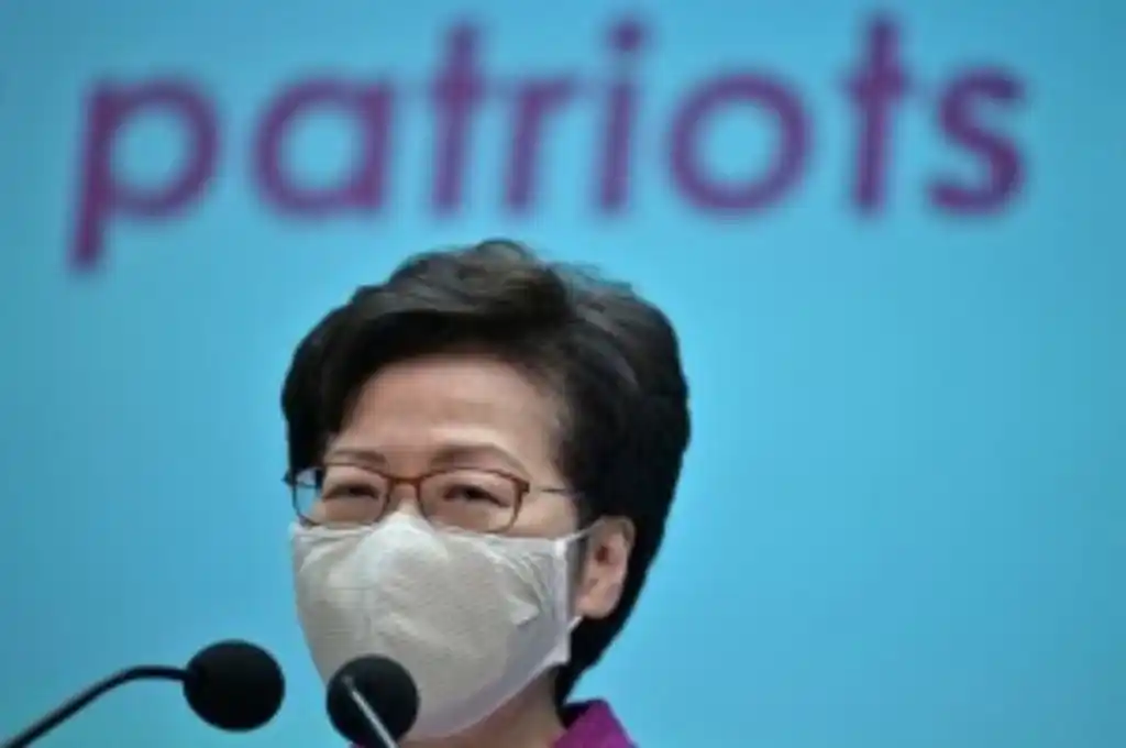 La líder de Hong Kong apoya los cambios electorales propuestos por China