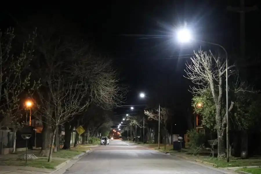 Reemplazan luminarias en la ciudad por luces LED