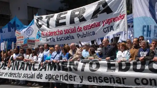 Ctera alerta sobre el “ajuste que afectará a trabajadores de educación”