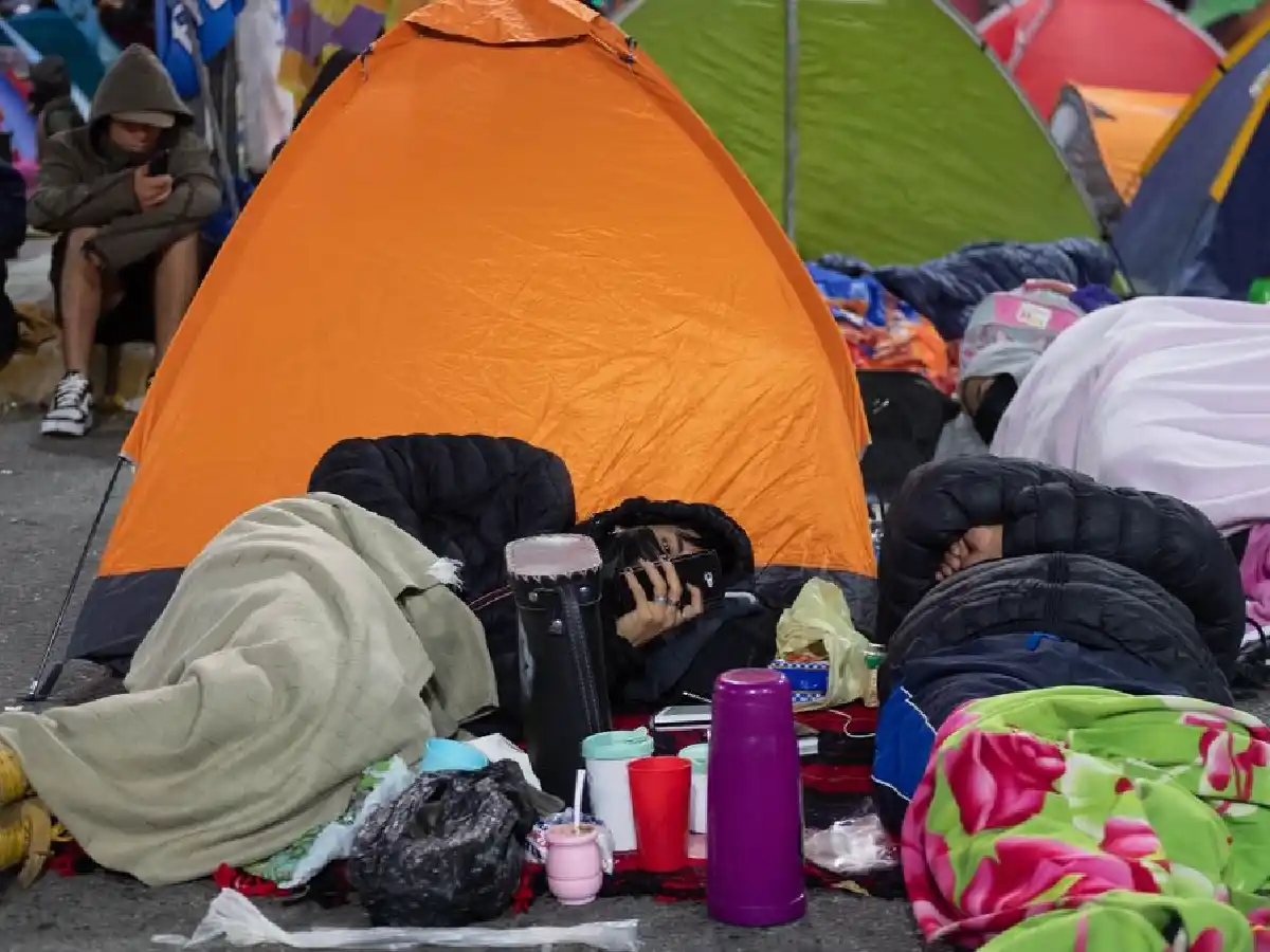Los grupos piqueteros levantan el acampe sobre la 9 de Julio