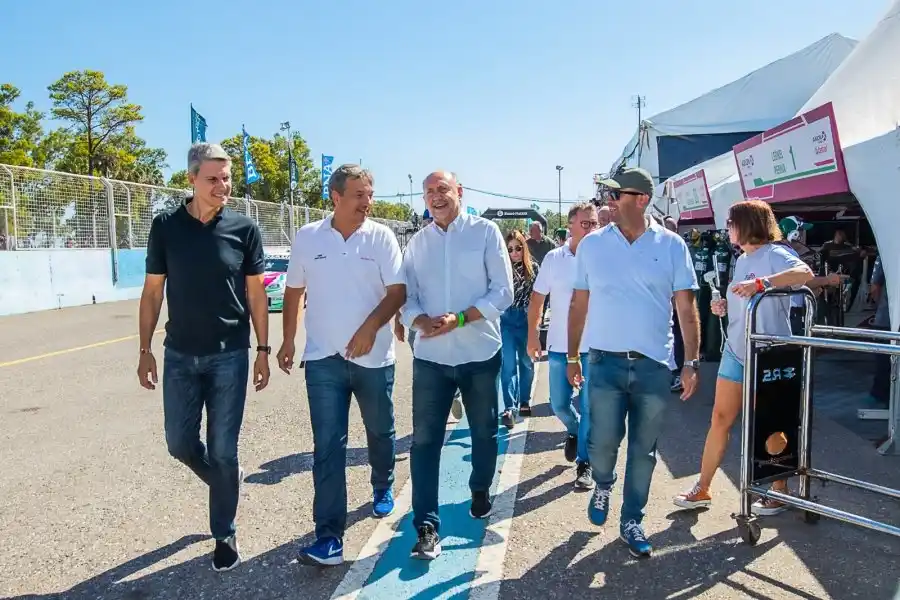 El gobernador Omar Perotti estuvo presente en el Autódromo