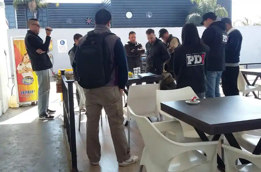 Detuvieron a un hombre por ofrecer autos, cobrarlos y nunca entregarlos