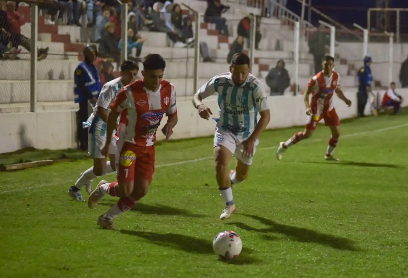 Triste final: Juventud cayó sin alma ante Atlético Paraná y perdió la categoría